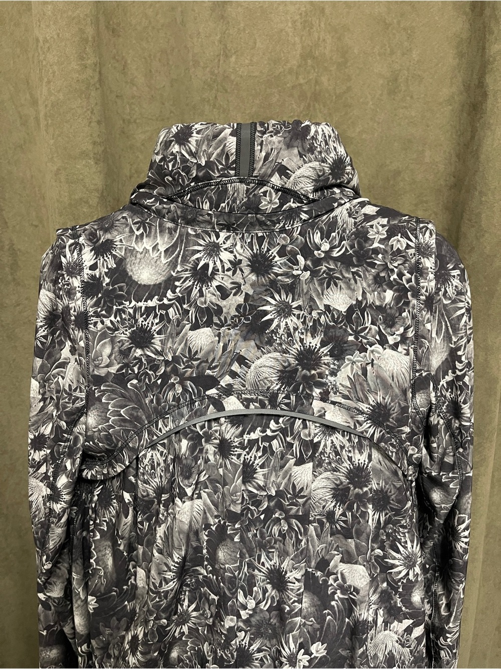 Lululemon Jacket - Picture 3 of 8